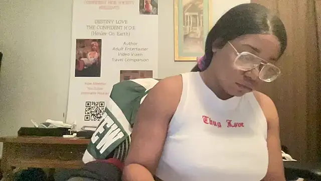 MommyConfident online show from May 10, 10:56 pm