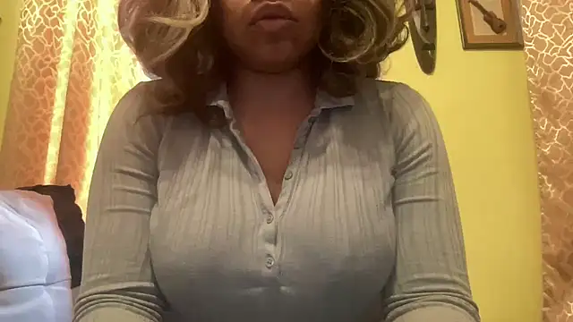 MommyConfident online show from April 27, 7:11 pm