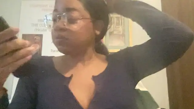 MommyConfident online show from May 24, 7:46 pm