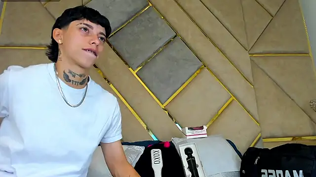 AmberAdams  online show from October 19, 5:26 pm