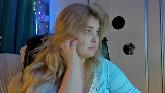 CoraSwon online show from March 7, 6:48 pm