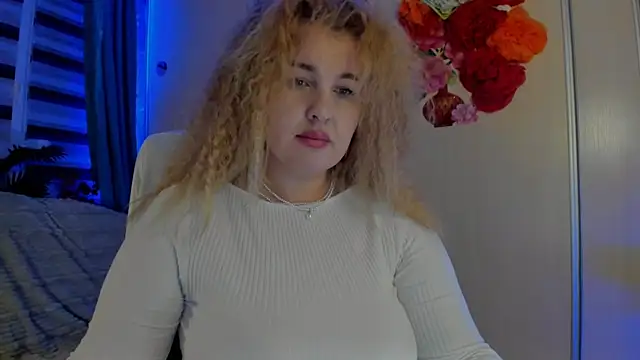 CoraSwon online show from November 6, 10:59 pm