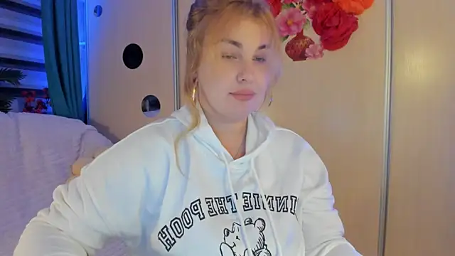 CoraSwon online show from October 29, 11:40 pm