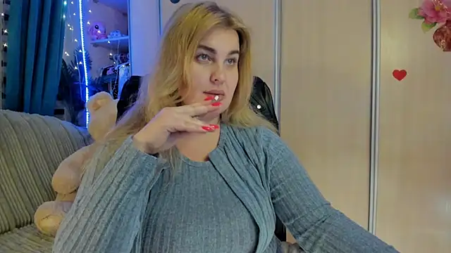 CoraSwon online show from March 3, 5:52 pm