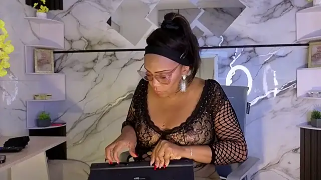 AmberNix online show from July 28, 1:32 pm