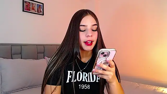 Snapshot of astrid-omega chatting on October 2, 1:32 am astrid-omega online show from October 2, 1:32 am