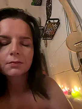 Off  Melonenmandy online show from November 23, 4:30 pm