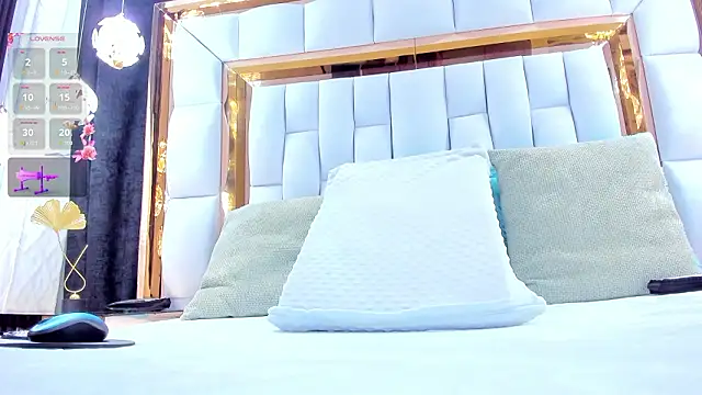 RileySweett online show from February 5, 11:57 am