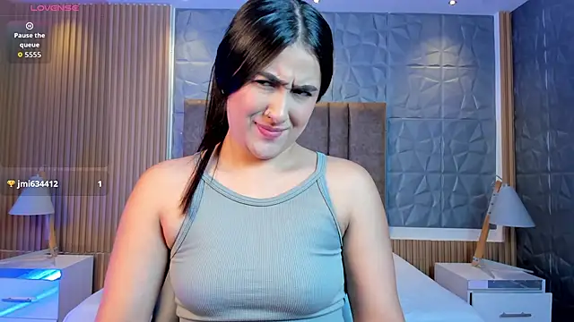 paulina sweett  online show from December 22, 1:47 pm