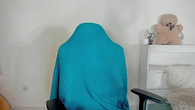 crystalnut online show from November 27, 1:41 am