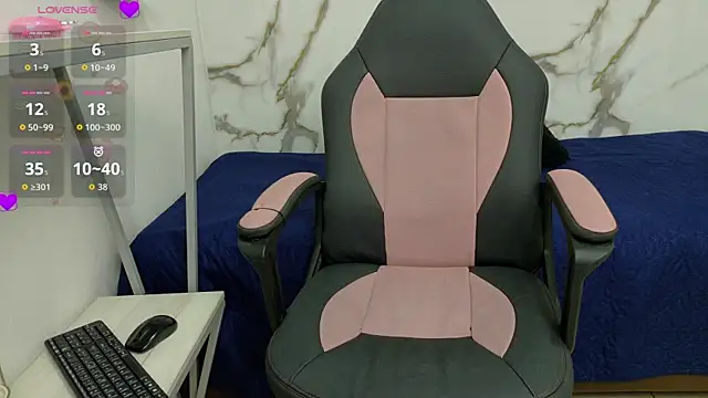 Lindsey8 online show from June 21, 1:37 pm
