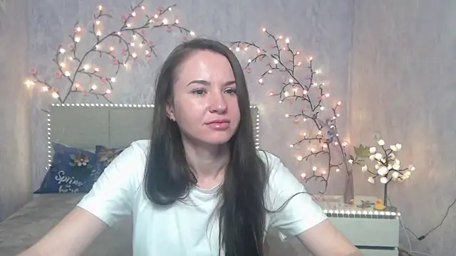 KaraCriegs online show from May 1, 9:40 pm