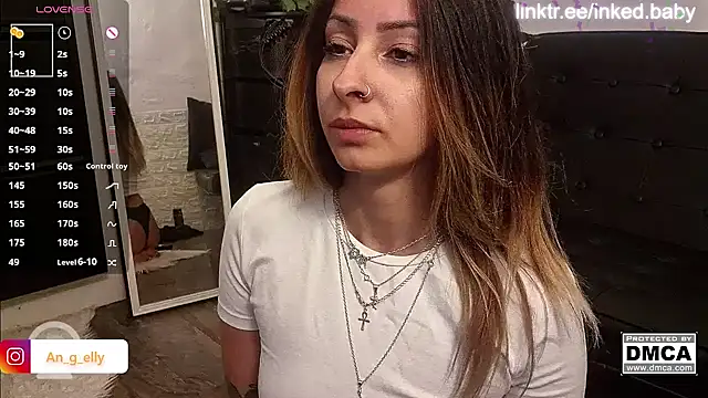 Snapshot of An_g_elly chatting on September 10, 10:21 pm An g elly online show from September 10, 10:21 pm