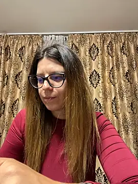 NadiraNoor online show from September 11, 10:10 pm