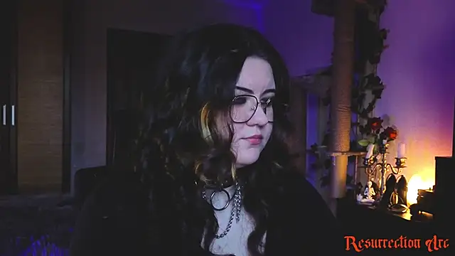 Laura Karamazov online show from June 3, 6:24 pm
