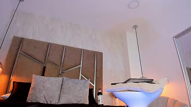 Martinaa Jones  online show from November 25, 7:26 pm