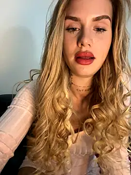 EmiliaCatalina online show from December 20, 1:42 am