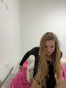 Snapshot of EmiliaCatalina chatting on October 14, 11:40 pm EmiliaCatalina online show from October 14, 11:40 pm