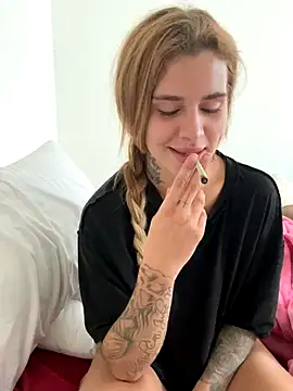 EmiliaCatalina online show from October 20, 6:11 pm