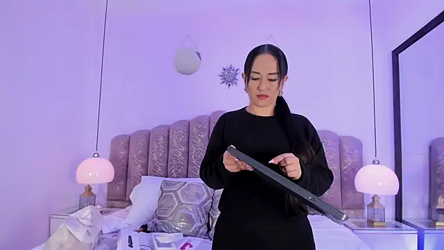 victoria cooper3 online show from March 11, 12:31 pm