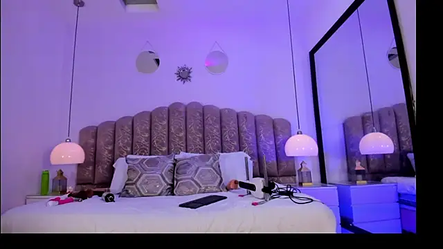 victoria cooper3 online show from March 13, 12:50 pm