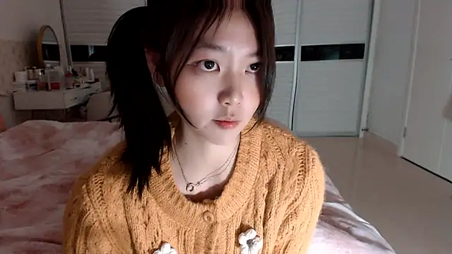 -Lucky Girl online show from December 5, 1:56 pm