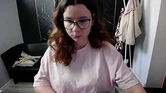 littleviki7 online show from June 16, 5:41 am