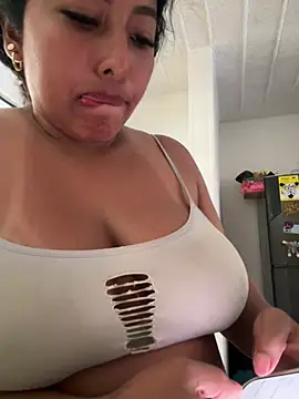 emmyjhonson07 online show from July 6, 2:22 pm