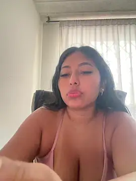 emmyjhonson07 online show from June 26, 11:22 am