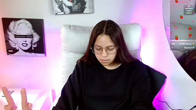 Snapshot of SamanthaRoldaan chatting on September 18, 5:11 pm SamanthaRoldaan online show from September 18, 5:11 pm