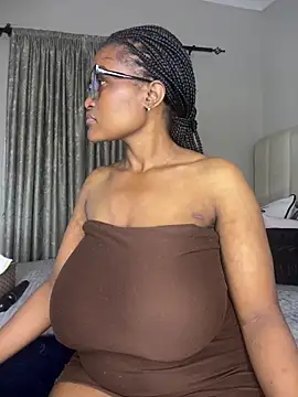 Bustygoddess32 online show from January 15, 2:39 am