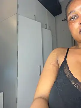 Bustygoddess32 online show from June 14, 10:32 pm