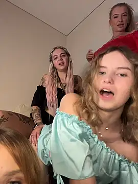 RollingGirls online show from August 3, 1:06 pm