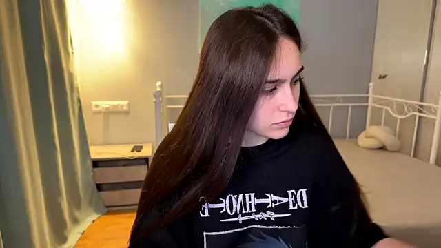 AliceKolltt online show from July 8, 7:05 pm