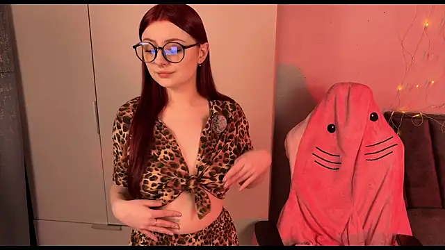 RozieRose online show from October 26, 4:52 am