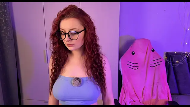 RozieRose online show from October 17, 4:16 am