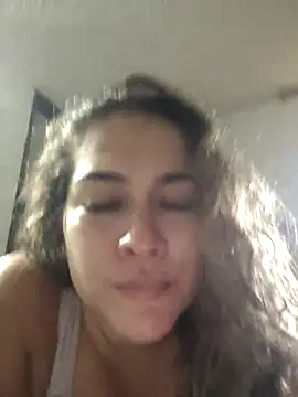 Sara smiiith211 online show from May 8, 10:22 pm