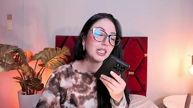 Emilywatsonn online show from March 14, 12:44 am