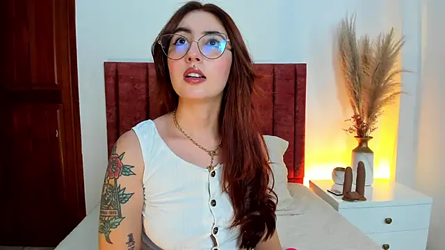 Snapshot of Emilywatsonn chatting on October 21, 12:36 am Emilywatsonn online show from October 21, 12:36 am