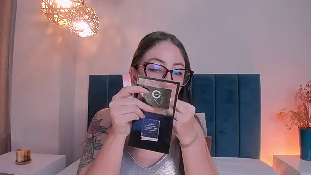 Emilywatsonn online show from June 17, 1:29 am
