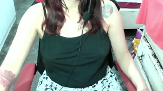 ManuEscarlate13 online show from April 28, 2:09 am