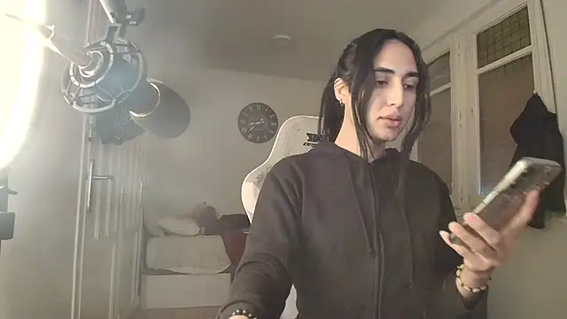 alice jhonson  online show from January 8, 7:34 am