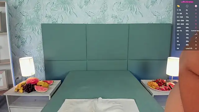 lexiethompson  online show from November 15, 12:39 pm