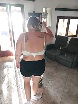 BecciDeluxe online show from November 10, 2:45 pm