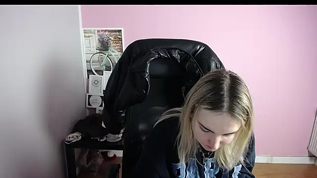 viktoria lovely online show from February 5, 6:38 am