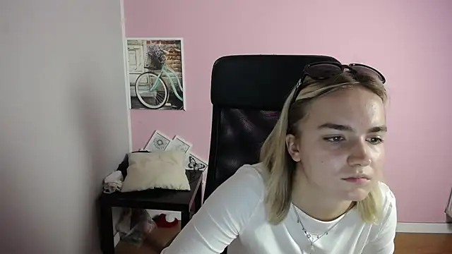 viktoria lovely online show from July 6, 6:29 am