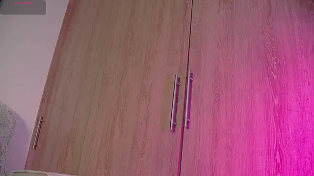 aidaadams online show from October 14, 11:35 am