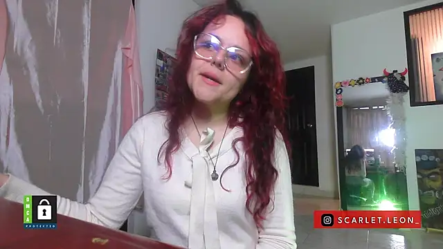 Snapshot of Scarletleon77 chatting on October 13, 10:01 pm Scarletleon77 online show from October 13, 10:01 pm
