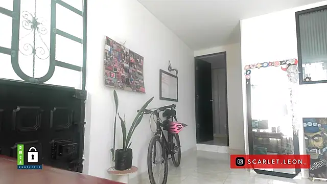 Scarletleon77 online show from December 4, 5:24 pm