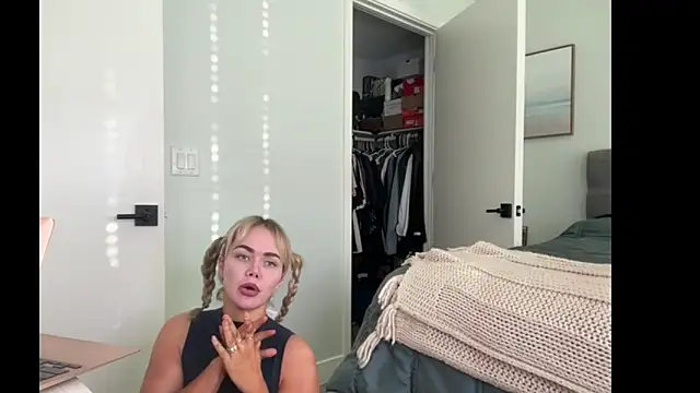 ElenaErickson online show from July 23, 1:58 am